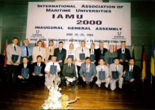 29.06.2000 Istanbul, Turkey - representatives of IAMU member universities at the Inaugural General Assembly. Participants have documents confirming their University's membership