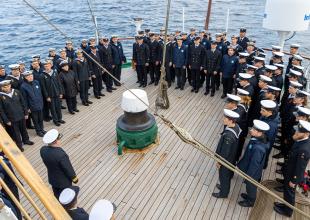 Raising the flag on Polish Flag Day on board the Dar Młodzieży. Photo: Adrian Dopke