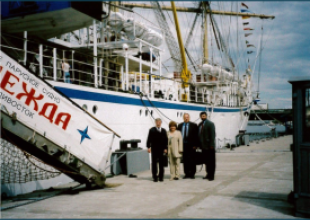 2005_the training ship &ldquo;Nadzieżda&rdquo; of the Russian University in Vladivostok, a sister ship of the &ldquo;Dar Młodzieży&rdquo;. From left to right: Władimir Łoginowski, Elena Kozłow, Prof B. Łączyński, Prof. A. Weintrit