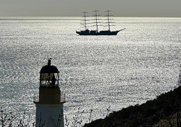 The Dar Młodzieży leaves port in Douglas and sails for Cadiz in Spain.